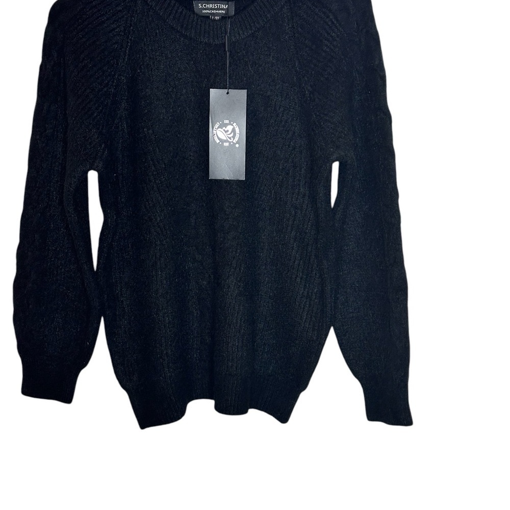 Christina Black Crew Neck Sweater with Long Sleeves and Relaxed Fit